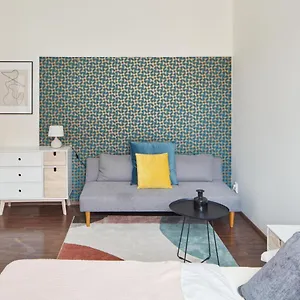 Modern Flat In Old Town By Days Apartment